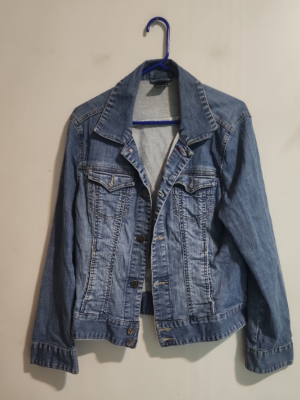 Women's Light Wash Denim Jacket - Casual Button-Front Jean Jacket.